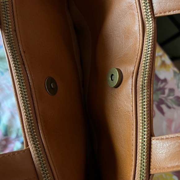 (SOLD! NO LONGER AVAILABLE) Universal Thread Goods Co Dome Purse - Picture 6 of 7